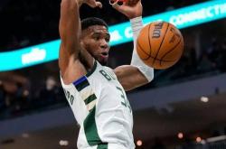 开云官网-雄鹿击败老鹰，字母哥砍下全场最高