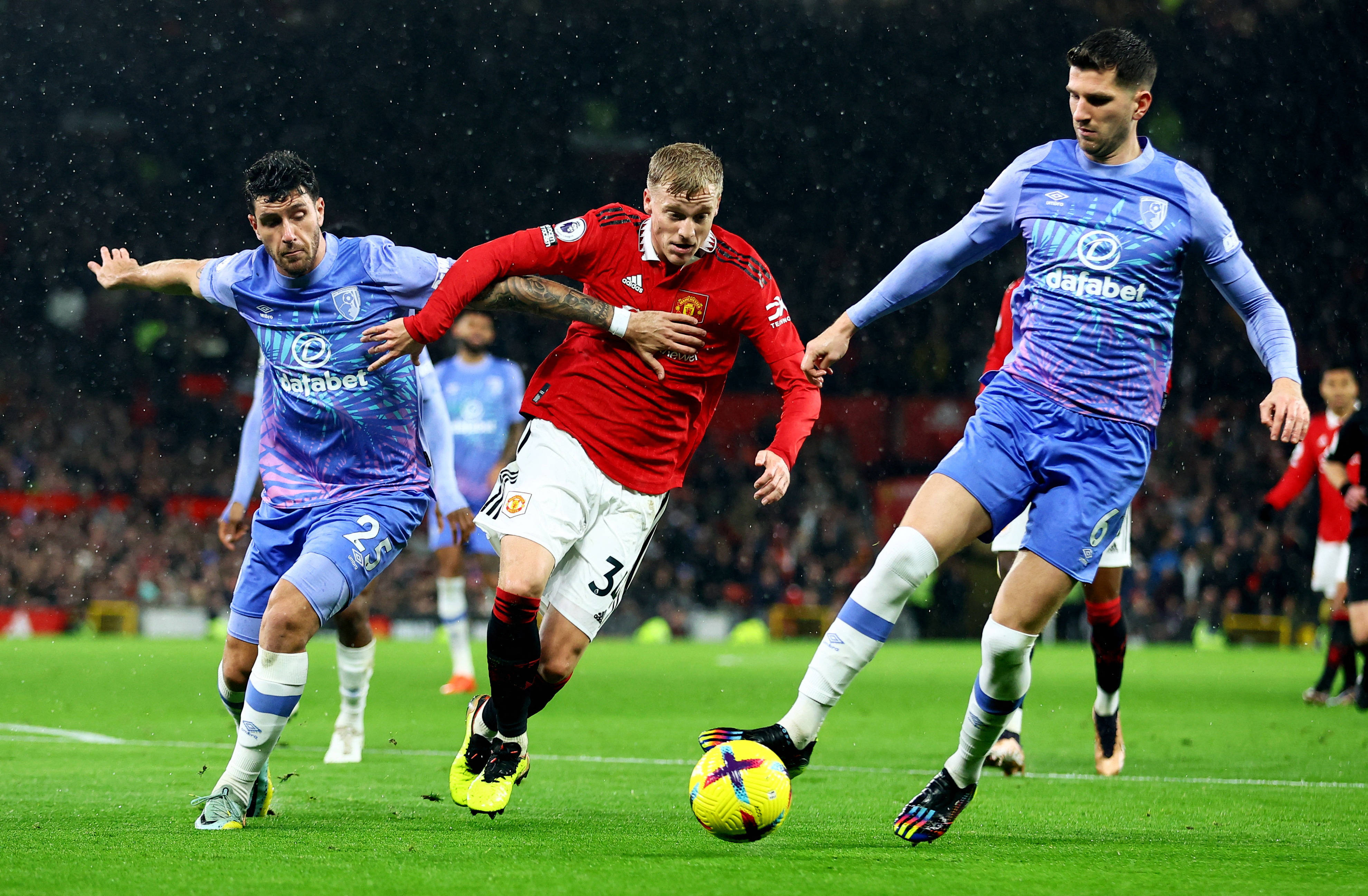 关于阿斯顿维拉主场战平伯恩茅斯，保持中游稳定的信息