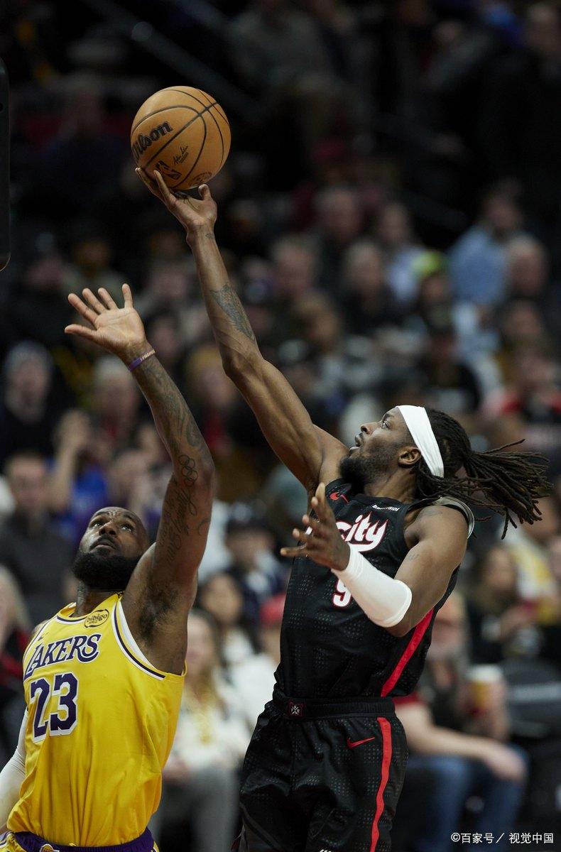 火箭险胜马刺，抢回关键一场