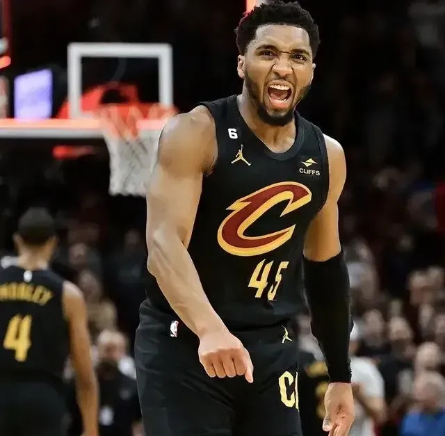 爵士逆转奇才,米切尔独得26分 爵士逆转奇才,米切尔独得26分