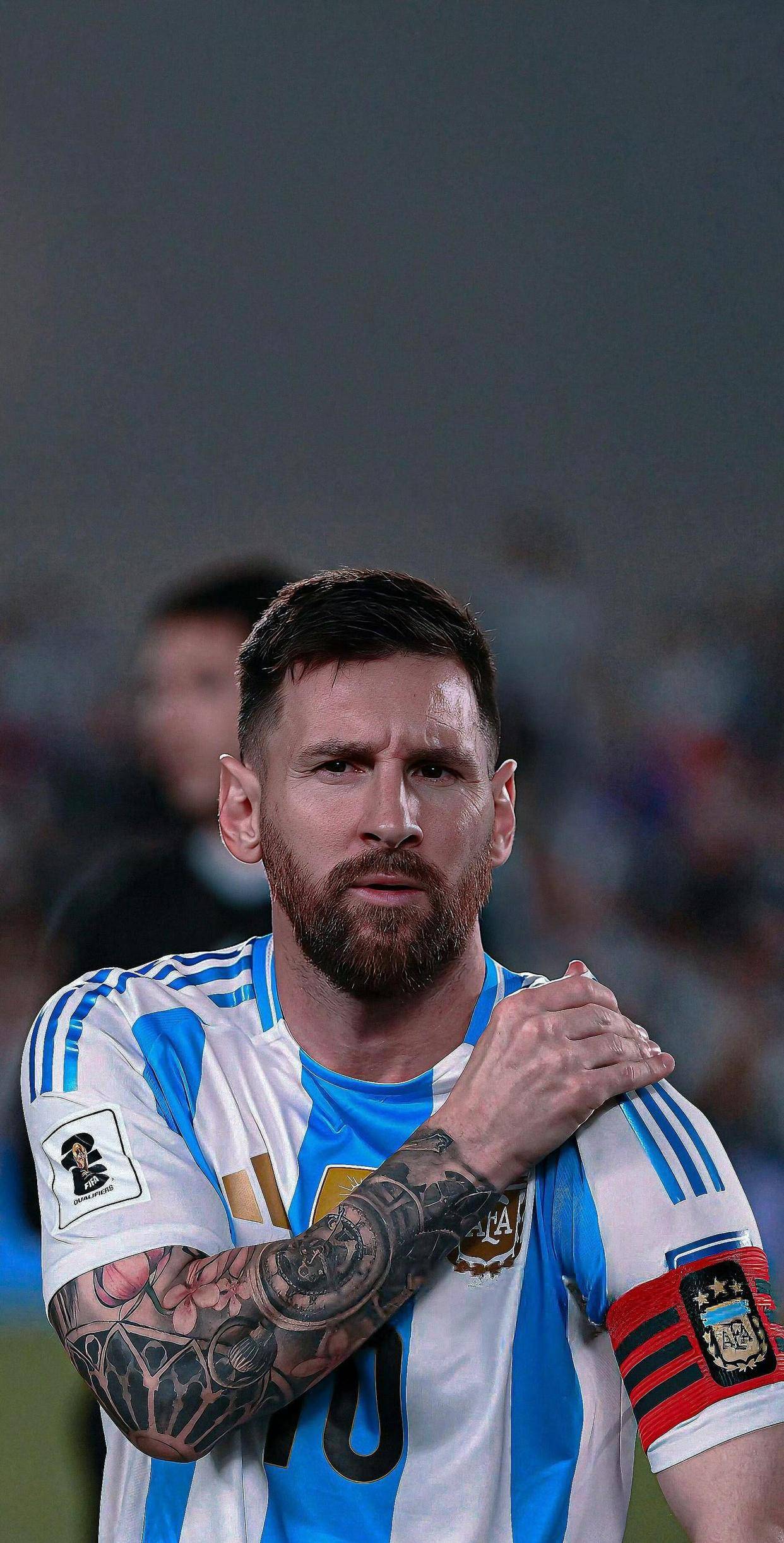 巴塞罗那逼平皇家马德里，梅西梅开二度助球队保持领先地位