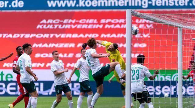 包含慕尼黑1860主场胜汉堡，保级形势渐趋明朗的词条